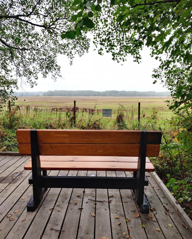 Tunnelmallinen levähdyspenkki