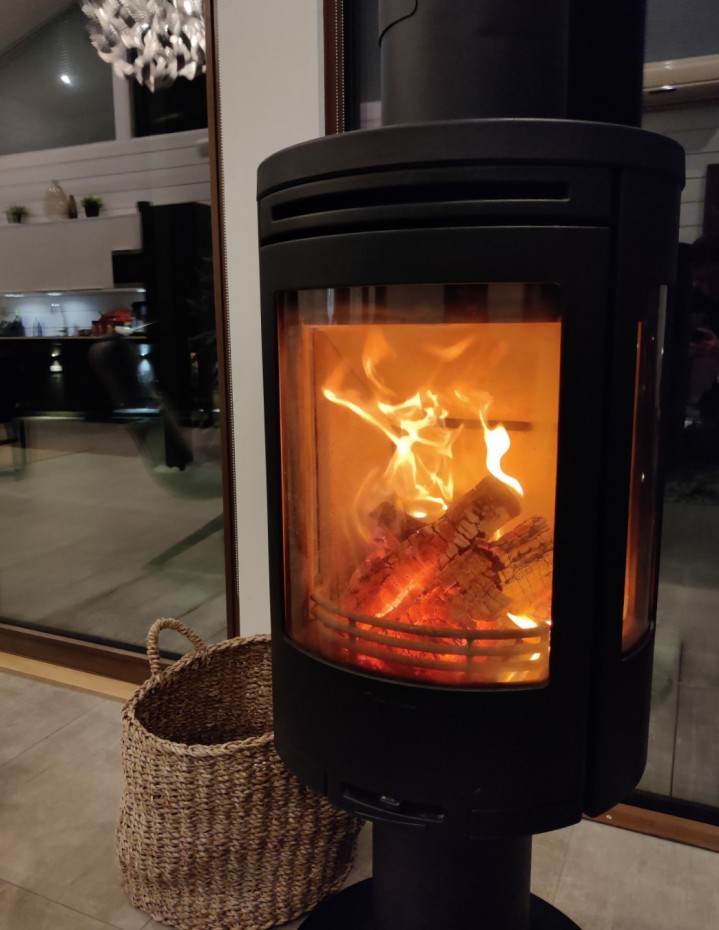 Loiste mökin pieni söpö takka