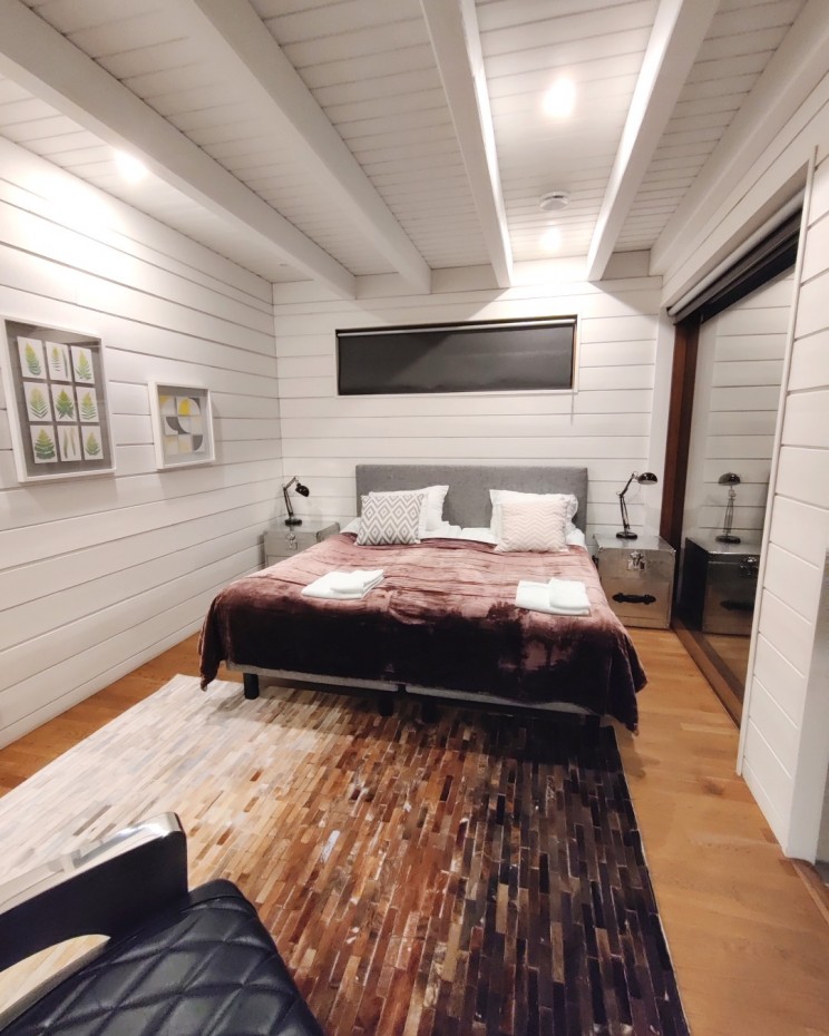 Loisteen alakerran makuuhuone