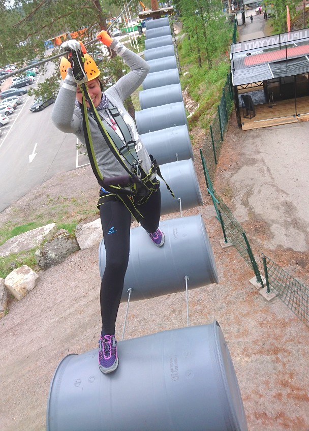 Sisko seikkailemassa Flowparkissa Ähtärissä