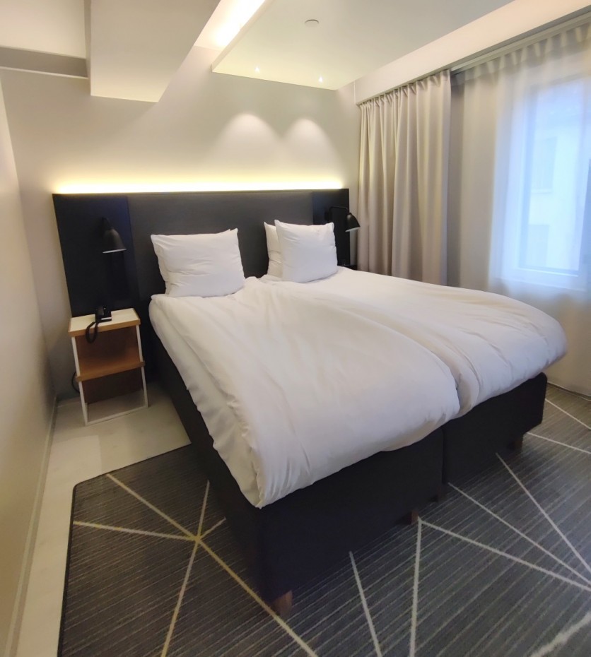 Hotel Indigon väritön ja harmaa sisustus jätti kylmäksi