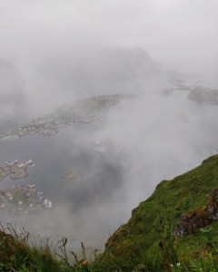 Kun pääsimme Reinebringenin huipulle oli näkymä todella sumuinen, alhaalla olevat vuoret eivät erottuneet