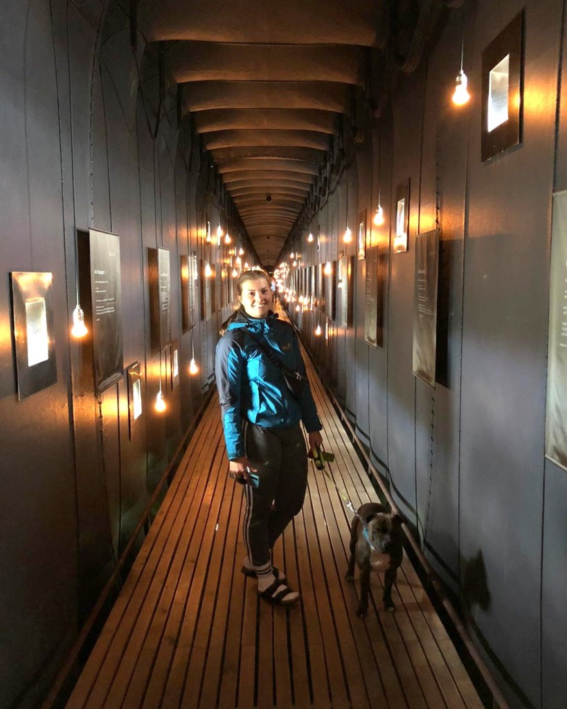 Sisällä Steilneset noitavainonähtävyydellä