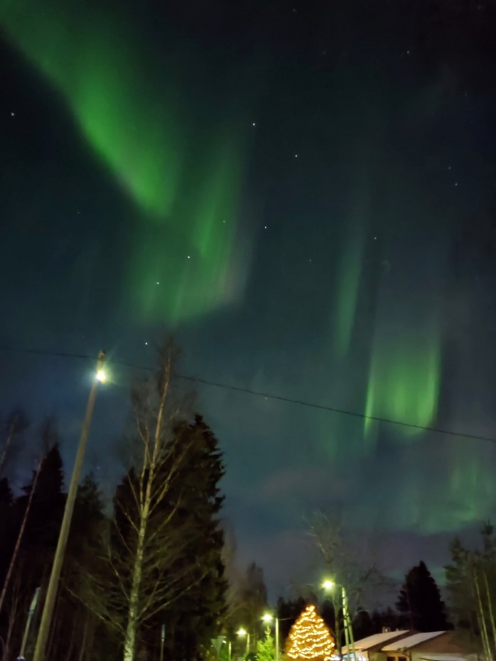 Upeat vihreät revontulet Juupajoella tammikuussa 2022