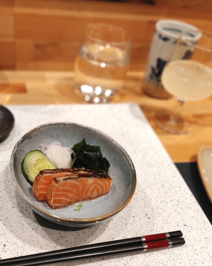 Erittäin maukas lohisashimi