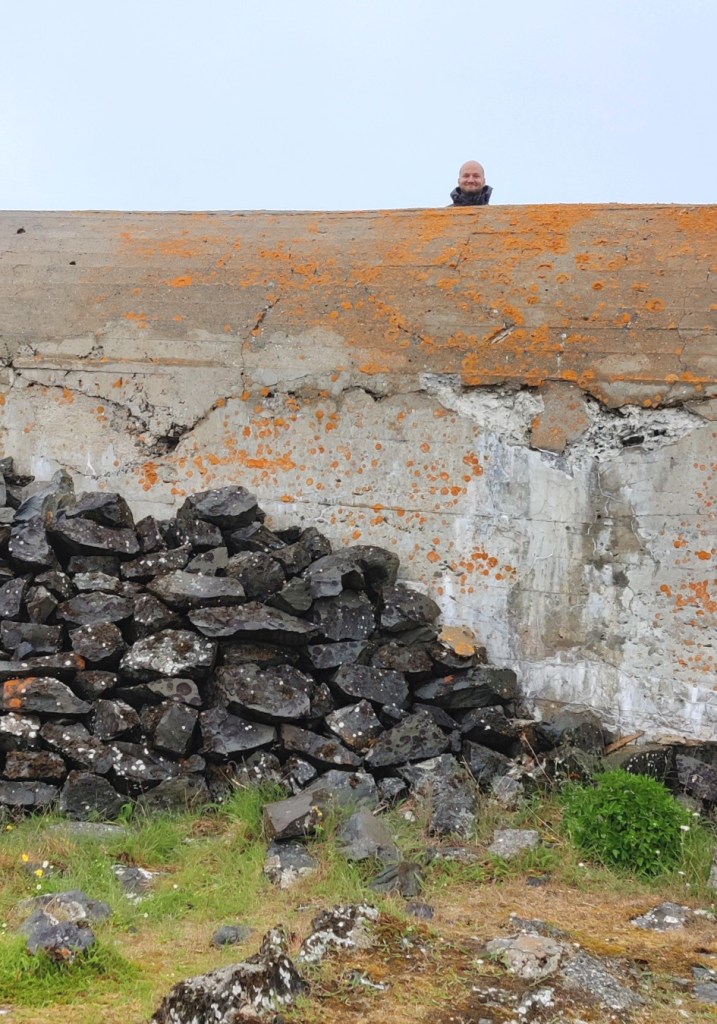 Ville unohdetun bunkkerin katolla