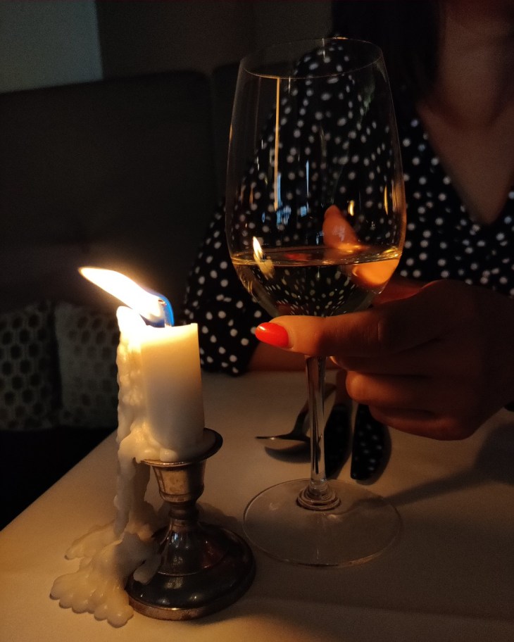 Lepattava kynttilä Demossa