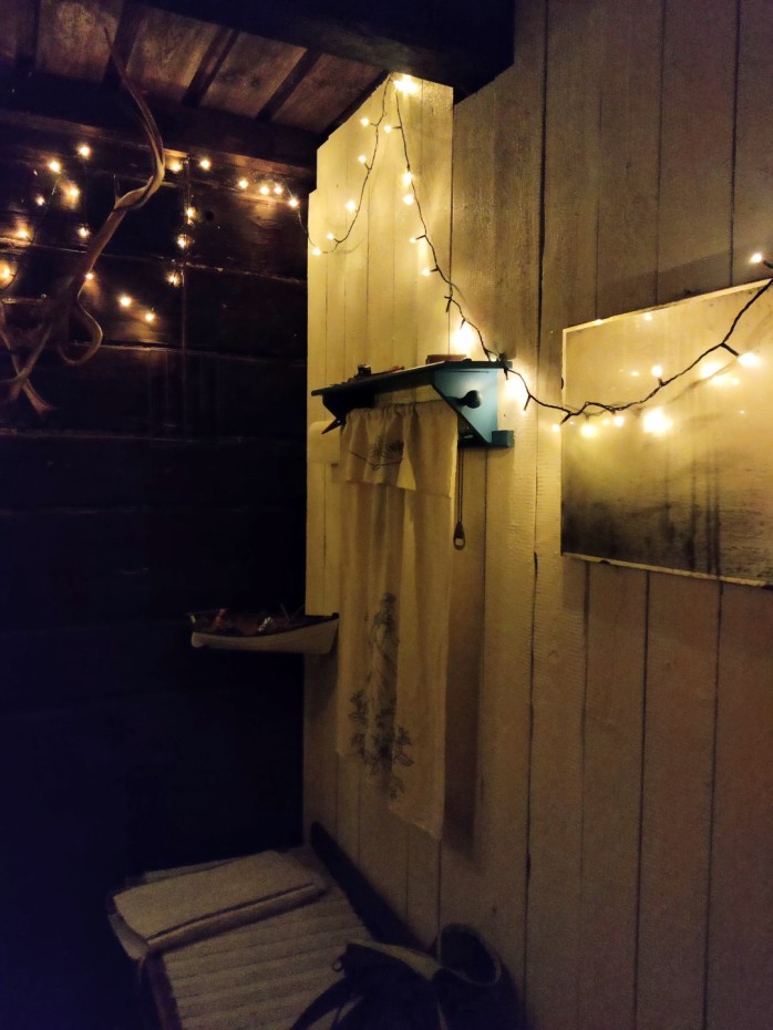 Amorinrannan tunnelmallinen hirsisauna