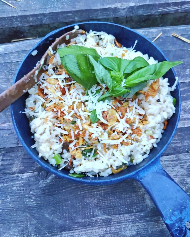 Suppisrisotto retkiruokana basilikalla tuunattuna