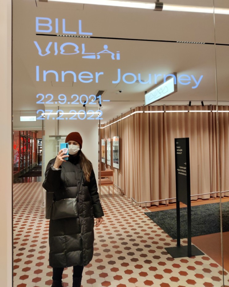 Peiliselfie Amos Rexissä