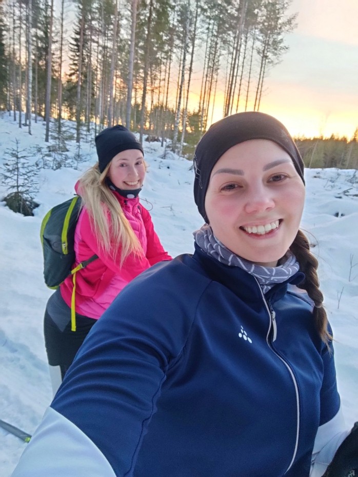 Upea auringonlasku hiihtolenkillä Orivedellä