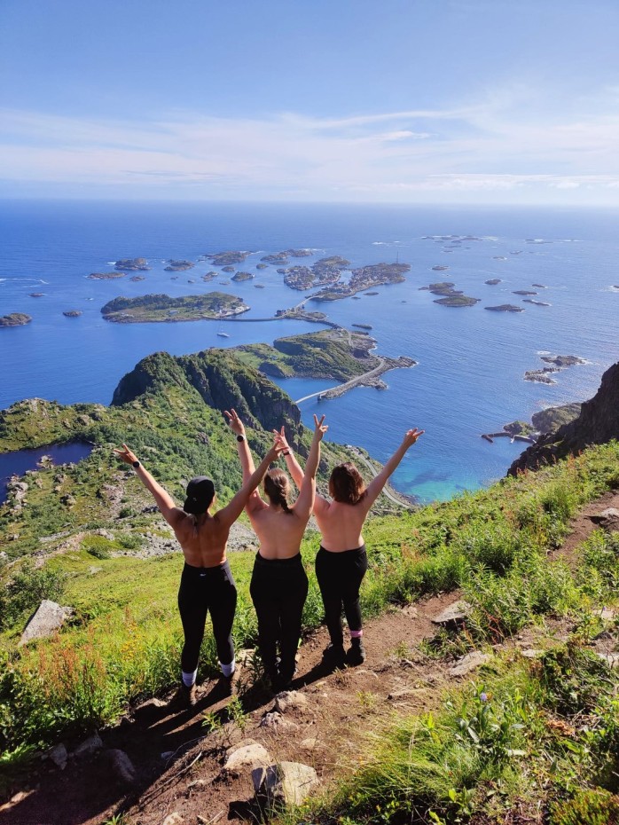 Festvågtindin vuorella rakkaiden kanssa