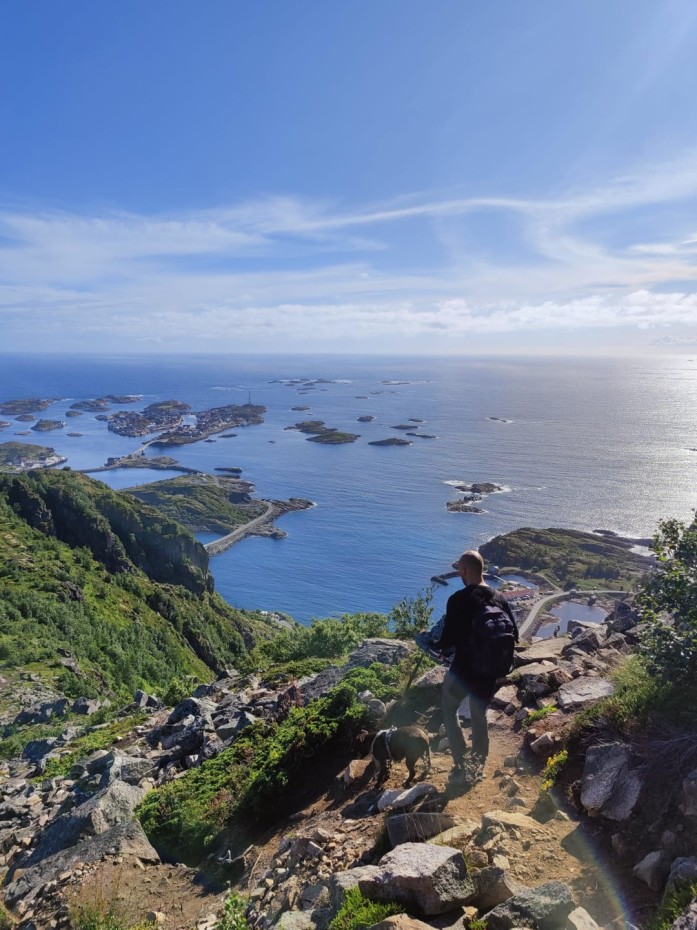 Laskeutumassa alas vuorelta