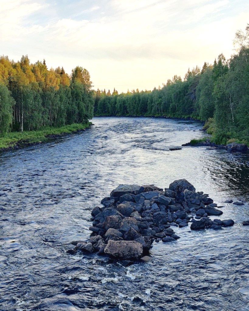 Vikakönkään vieressä virtaava vaattunkijoki