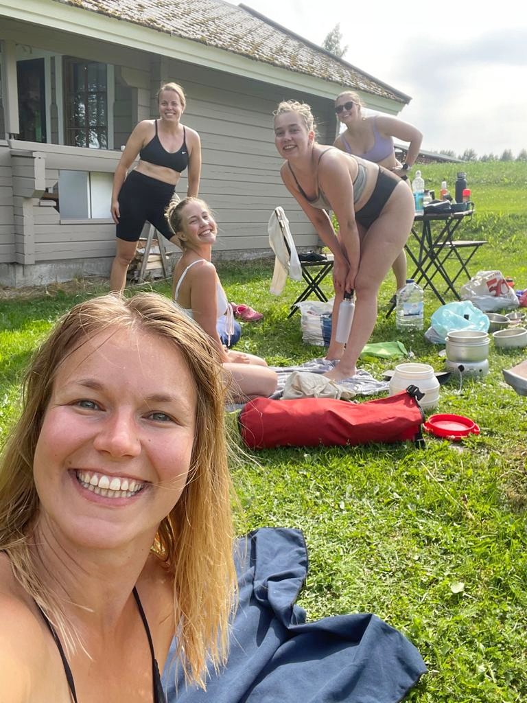 Etelä-Aapelissa iloisina mahat täynnä