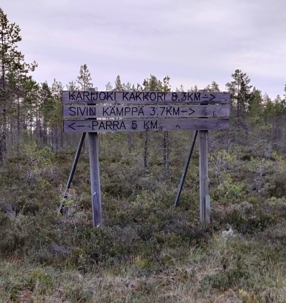 Reittikyltit. Parrasta tultu Lutakkonevan jälkeen 5 kilometriä