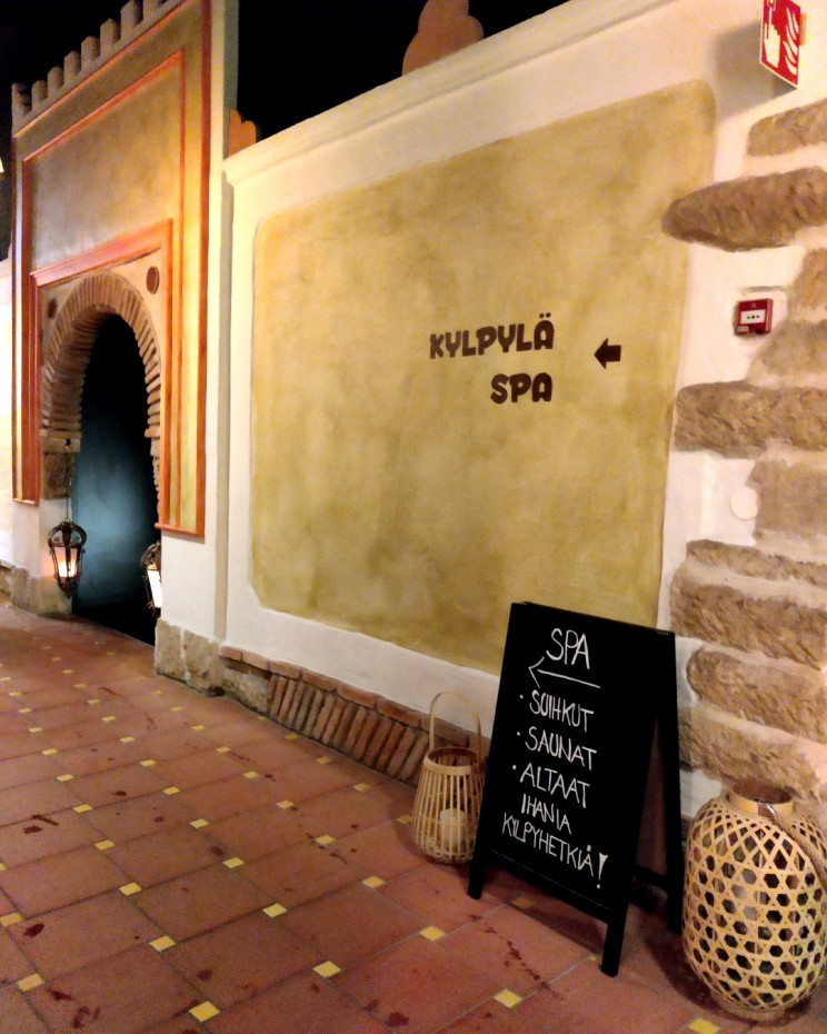 Onneksi edes kylpylän käytävillä on hyvät opasteet