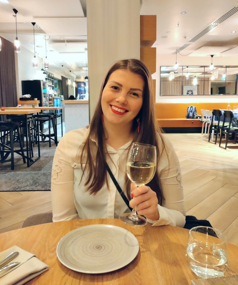 Testaamassa hotellin ravintolaa, ravintola Brödiä