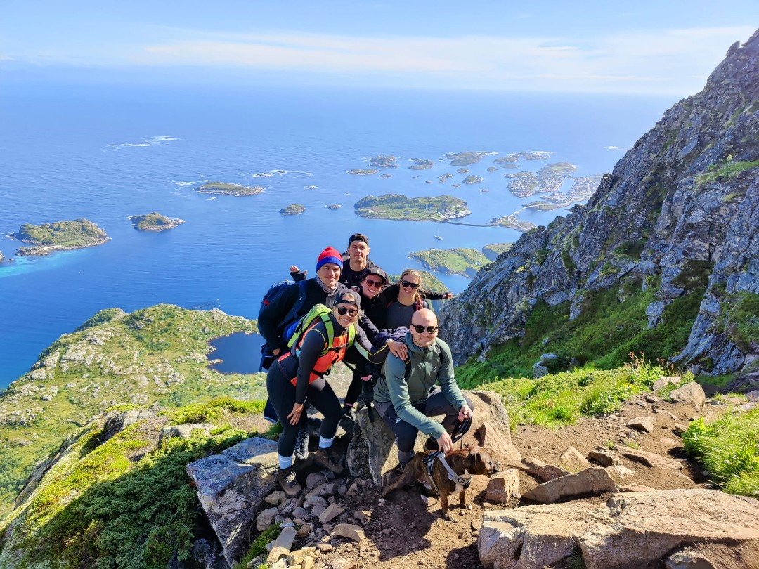 Ryhmäkuva alaslaskulta