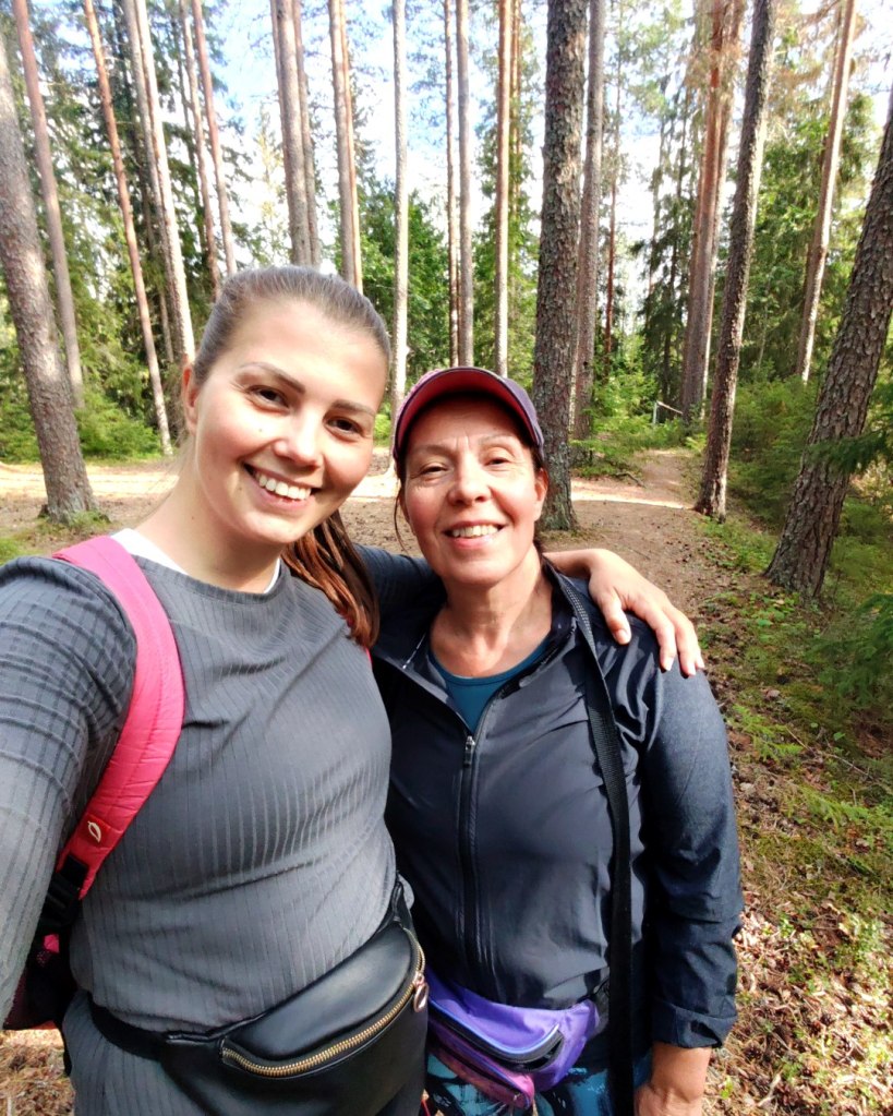 Minä ja äiti kolmentuulenlakin huipulla