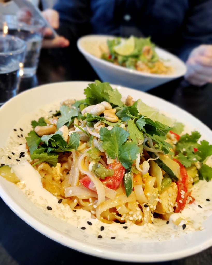 Hanki Baarin värikkäät wokit