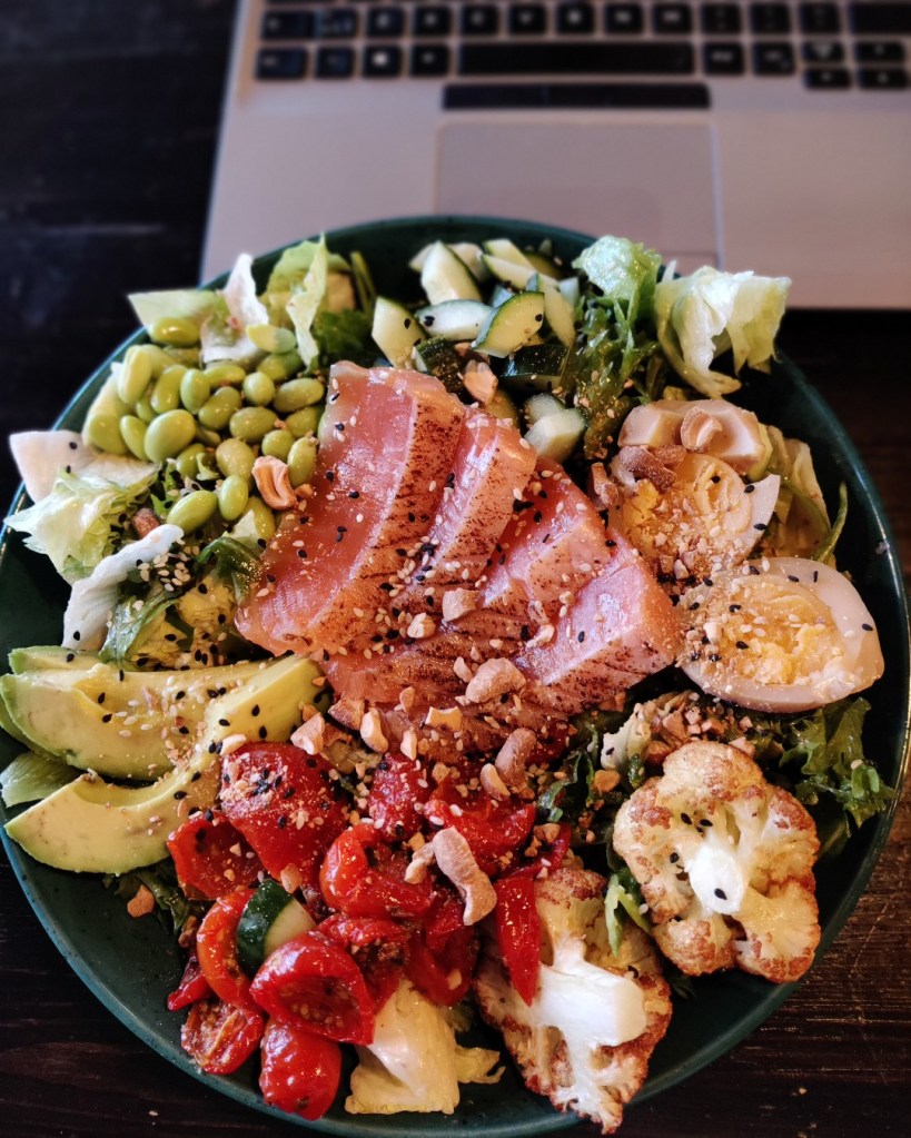 Järkyttävän kokoinen super bowl annos