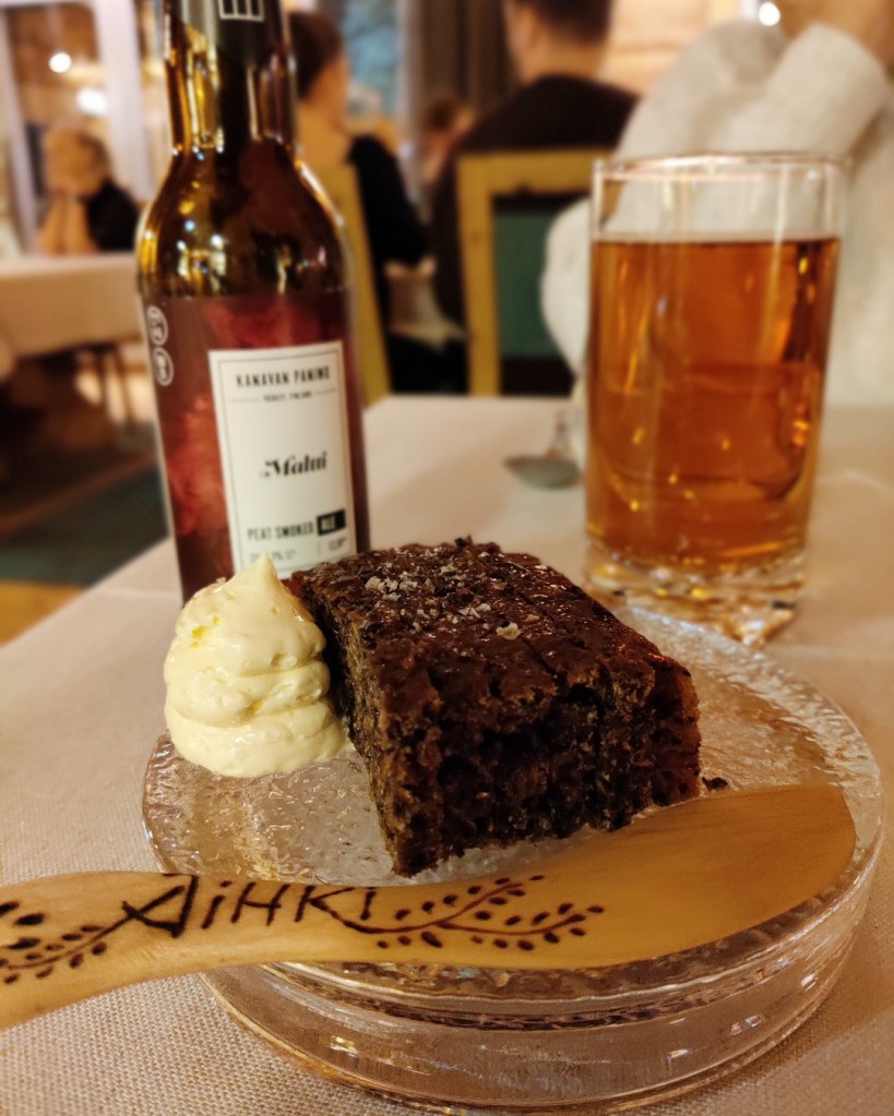 Aihkin mieletöntä leipää ja erittäin savuista voita