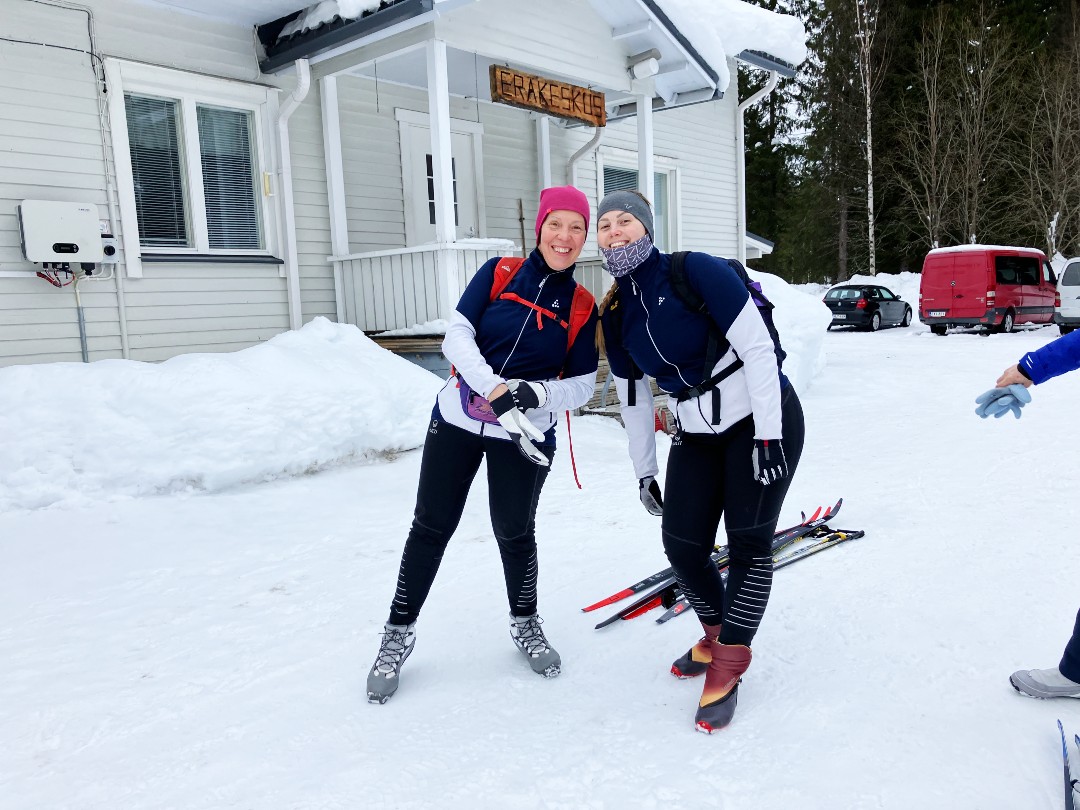 Innokkaat hiihtäjät valmiina toiseen päivään!