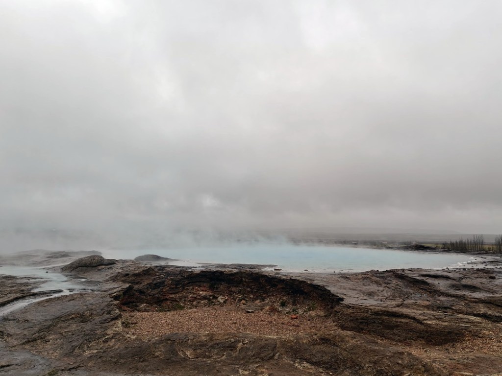 Nukkuva jättiläinen, Geysir